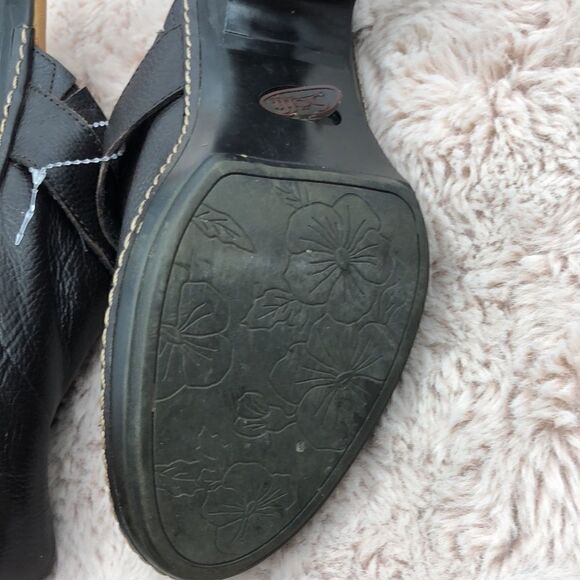 Sofft dark brown leather one buckle 3.5” heel - Picture 9 of 9